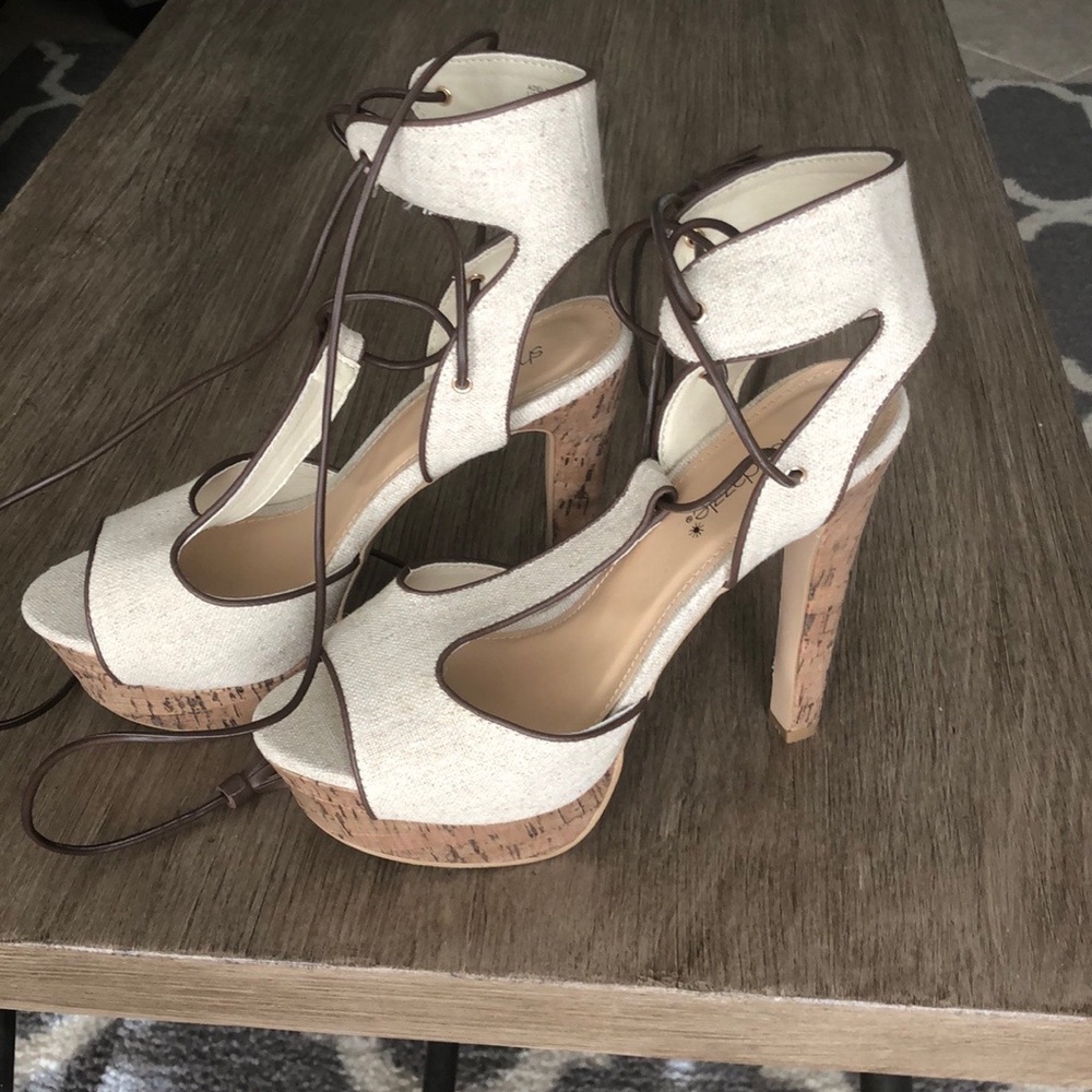 Shoe dazzle platform sandals